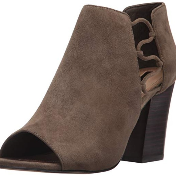 Tahari ankle booties size 6 NEW WITH BOX - Picture 1 of 7